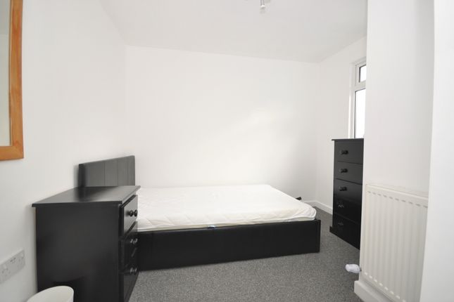 Room to rent in Chippendale Road, Crawley