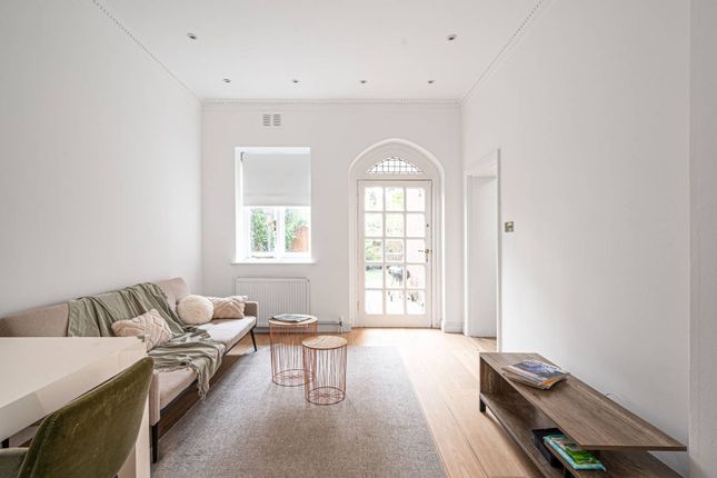 Thumbnail Maisonette to rent in Netherhall Gardens, Hampstead, London