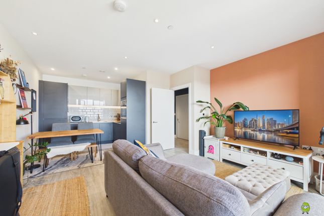 Flat 39, Starling Court, 1 Nest Way, London photo 2
