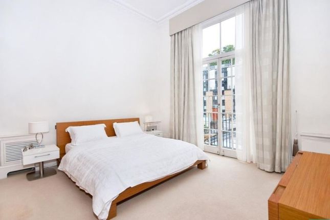 Flat to rent in Ennismore Gardens, London