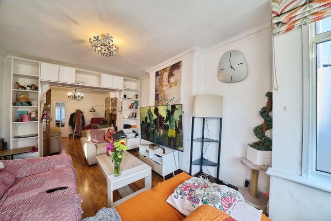 20, Harwoods Road, WATFORD photo 4