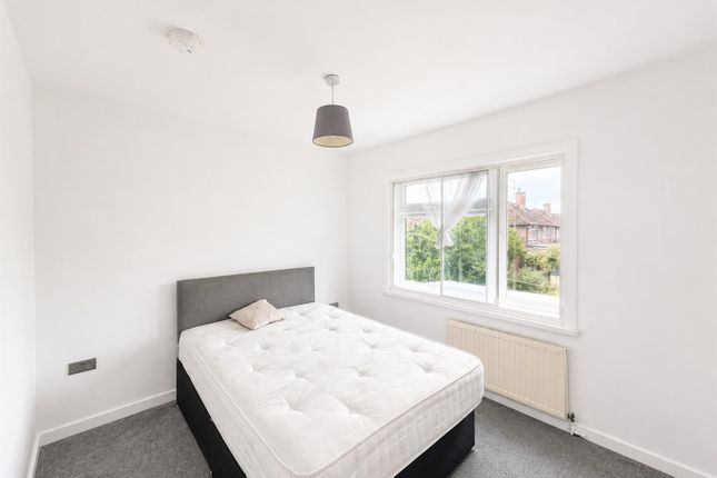 126, Vicarage Farm Road, Hounslow photo 4