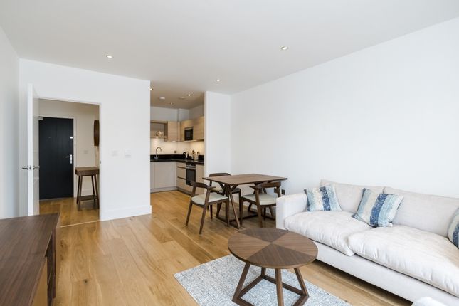 Flat 2, 23, Faraday Road, London photo 2