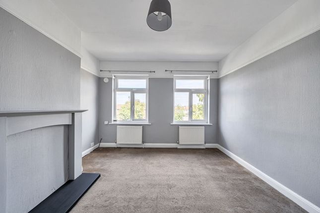 3, 49a, Stonecot Hill, Sutton photo 4