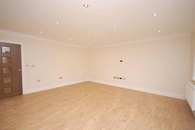 7 Exchange Mansion Victoria Close, Rickmansworth photo 4