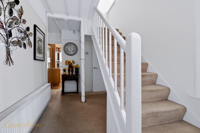 3 Golden Avenue, Littlehampton photo 4