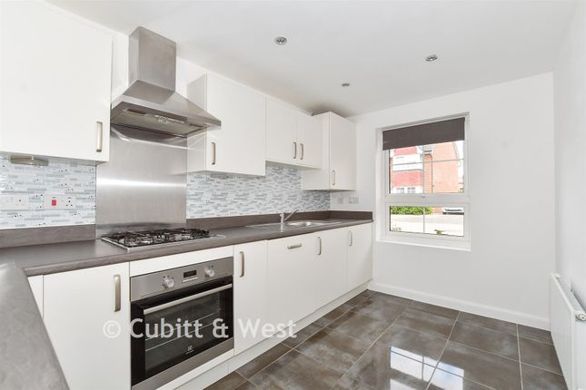 6, Randall Way, Littlehampton photo 3