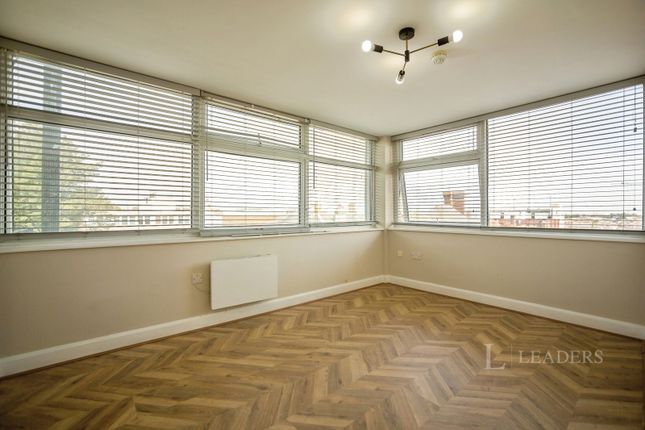 Flat 3, Thames House, Roman Square, Kent photo 3