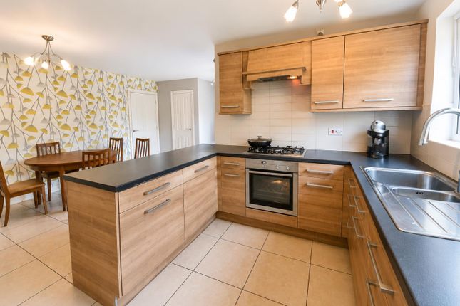 66, Earlsmeadow, Newcastle Upon Tyne photo 5