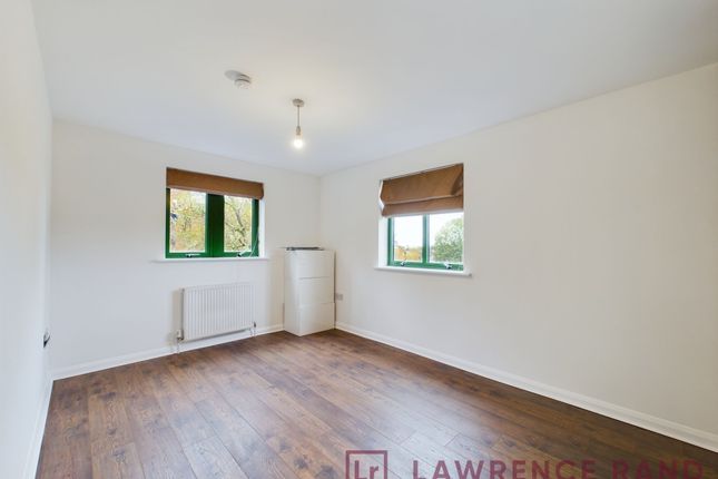 34 William Perkin Court, Greenford photo 2