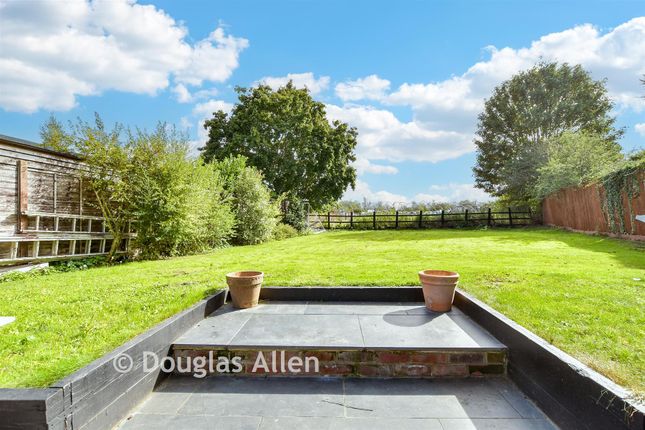 27, Duck Lane, Thornwood photo 2