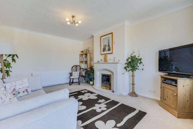 16, Kirkwood View, West Yorkshire photo 4