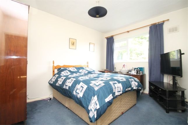 Flat for sale in Arundel Gardens, Winchmore Hill