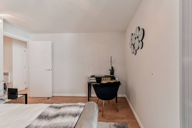 Flat to rent in New River Village, Hornsey