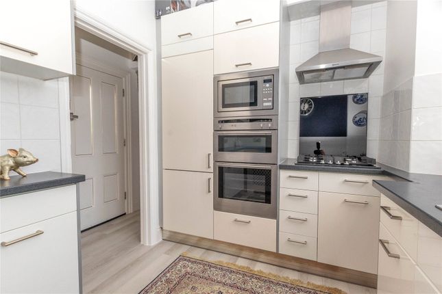Flat 11, The Highbury,, Atlantic Road, Somerset photo 2
