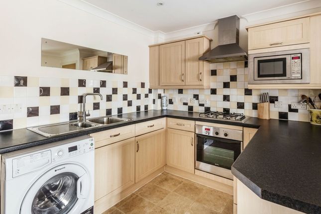 Flat 14, Cranbourne Court, Walton-On-Thames photo 3
