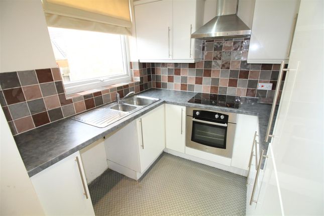 Flat to rent in Lilac Grove, Beeston, Nottingham