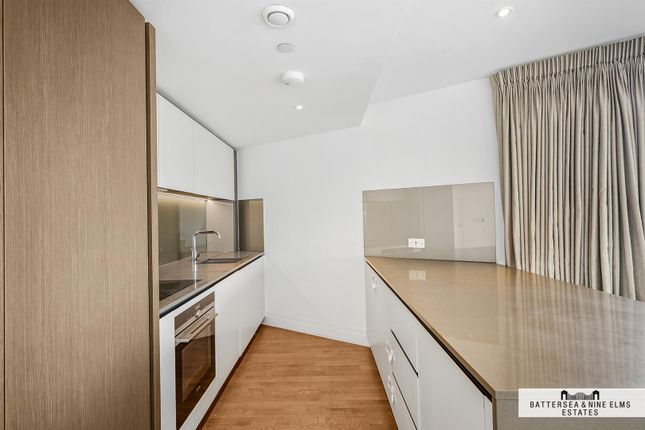 Flat for sale in Riverlight Quay, London