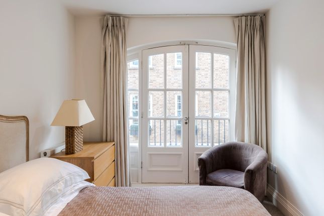 Mews house to rent in Shillibeer Place, Marylebone, London