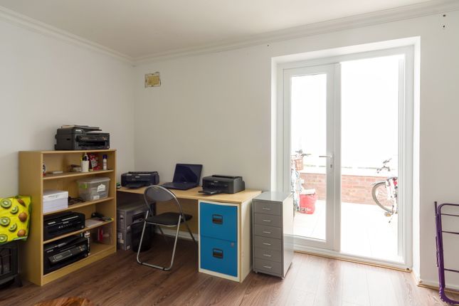 50, Anzio Crescent, Lincoln photo 4
