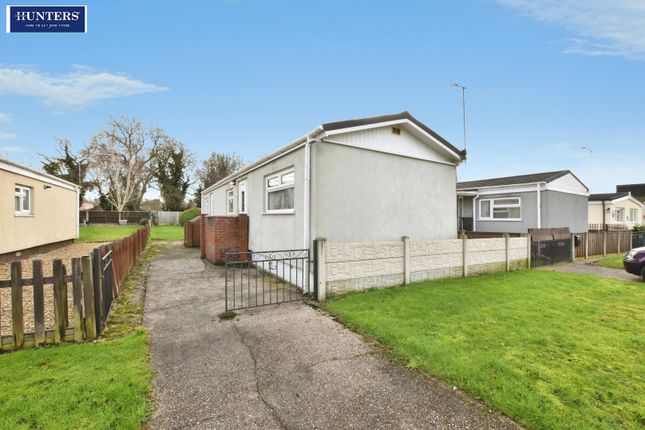 2-bed caravan on 16, Main Avenue, Ashfield Park, Scunthorpe, £80,000