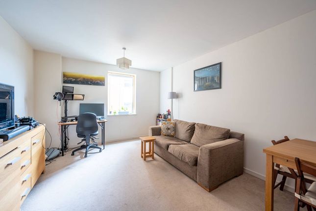 1-bed flat on Westgate House, Isleworth, £235,000