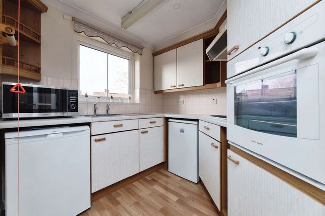 Flat for sale in Kingswood Court, Chingford