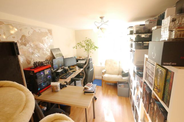 149, Ovaltine Court, Kings Langley photo 5