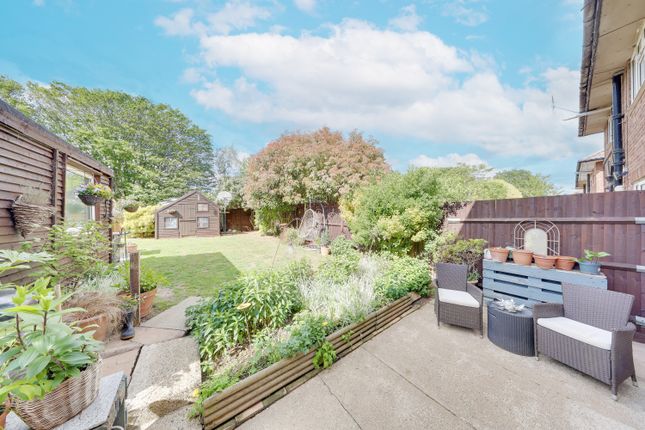 34, Valley Road, Orpington photo 4