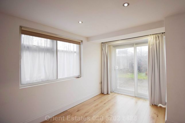 Flat to rent in Renters Avenue, Hendon