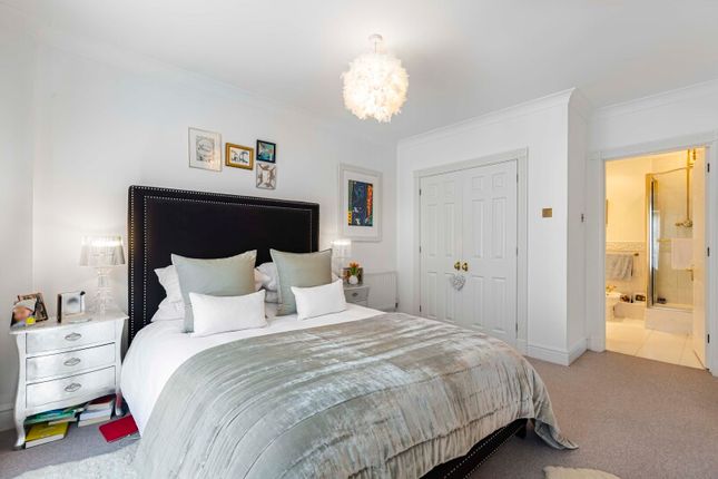 Flat to rent in Handel Mansions, Barnes, London