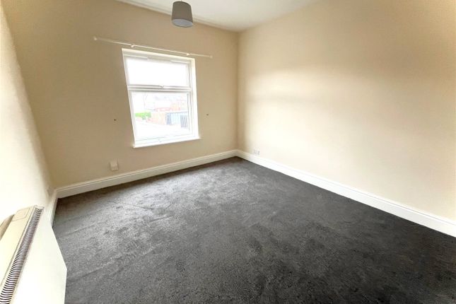 Flat to rent in Portland Road, Ilkeston, Derbyshire