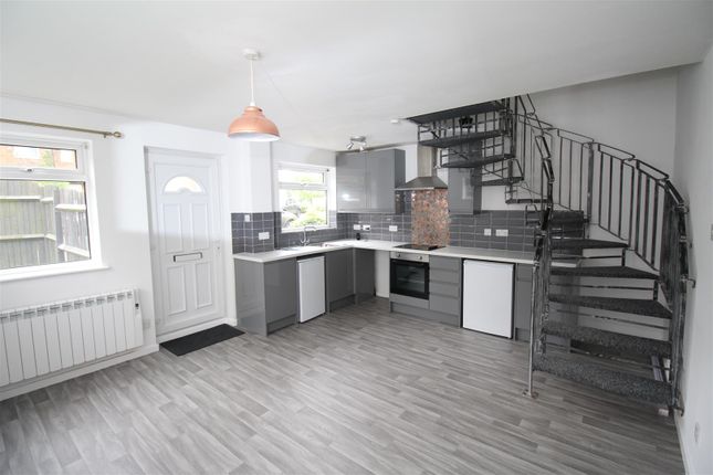 84, Manorfield, Ashford photo 2