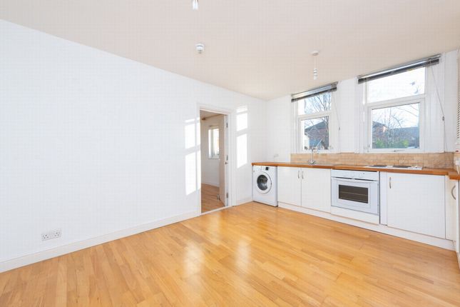 17 Alexandra Court, Alexandra Road, Farnborough photo 2