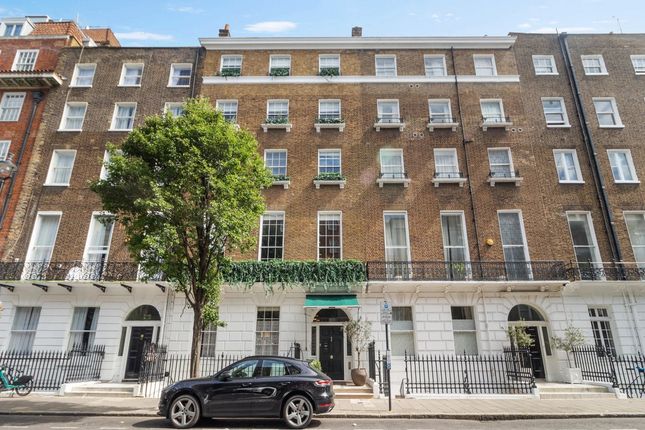 Flat for sale in Devonshire Place, London