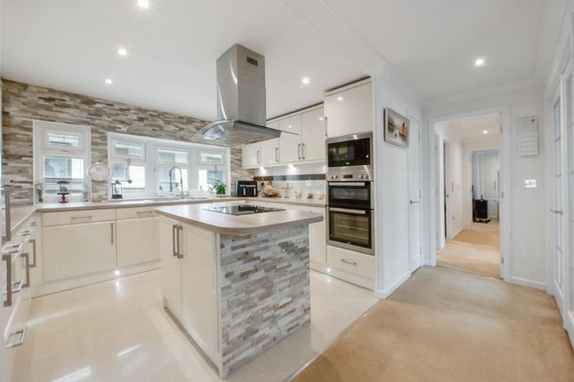 27, Meadow View, Harrietsham photo 3