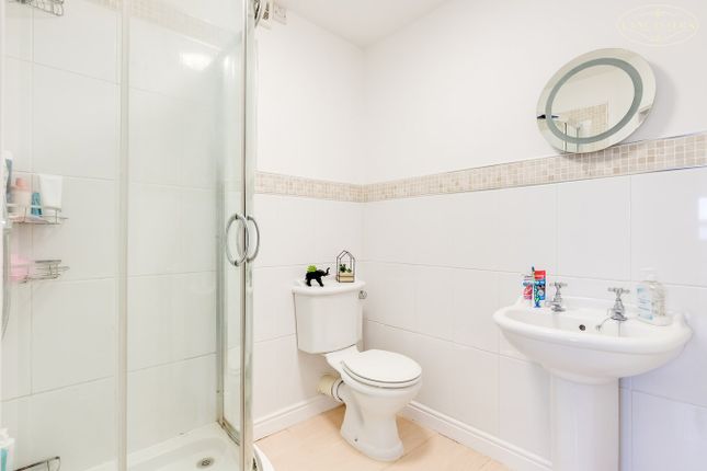Bed 2 En Suite
