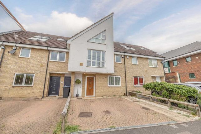 Thumbnail Town house for sale in Green Lane, Datchet