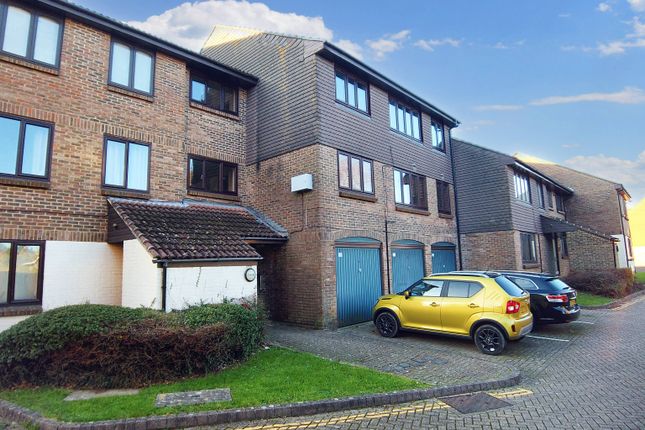 Flat for sale in Connaught Gardens, Crawley