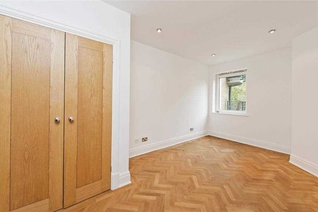 Warren House, London photo 4