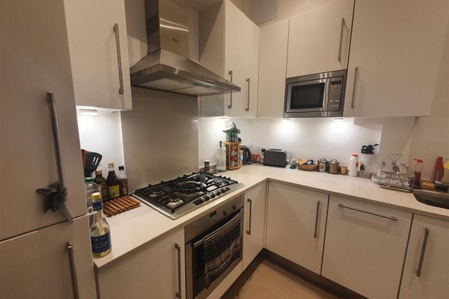 Flat 4, Tower Court, 1 Tower Road, Tadworth photo 2