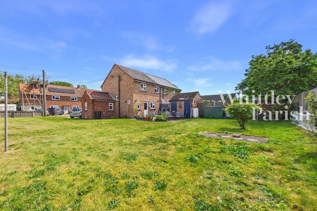 3, Hargham Close, Attleborough photo 2