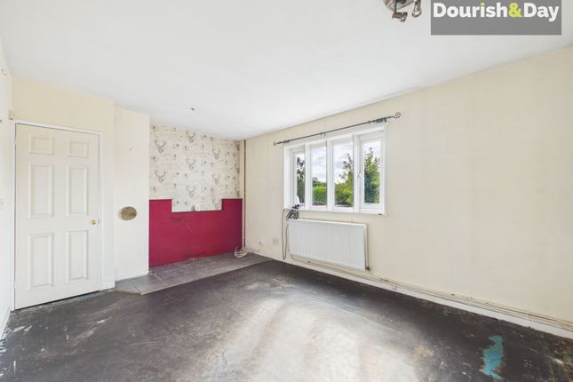 7 Martins Way, Stafford photo 2