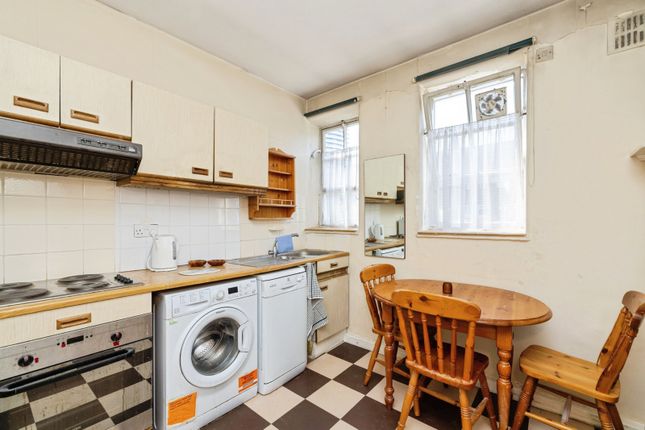 Flat 76 White House,, Vicarage Crescent, London photo 4