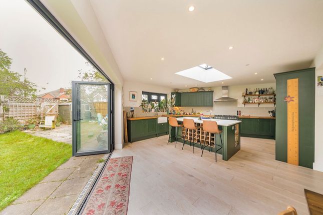 38, Rivermeads Avenue, Twickenham photo 4