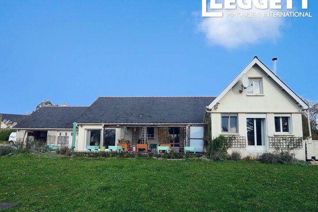 Thumbnail Villa for sale in Landeleau, Finistère, Bretagne