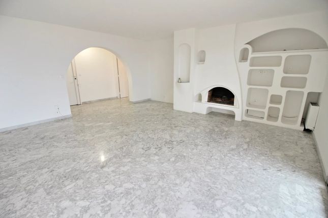 Apartment for sale in Saint-Laurent-Du-Var, Provence-Alpes-Cote D'azur, 06, France