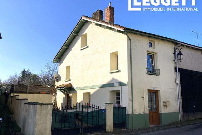 Villa for sale in Le Vigeant, Vienne, Nouvelle-Aquitaine