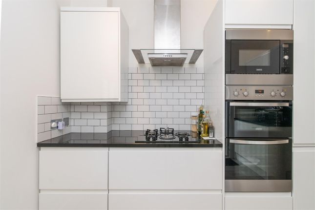18, Daisy Road, London photo 4