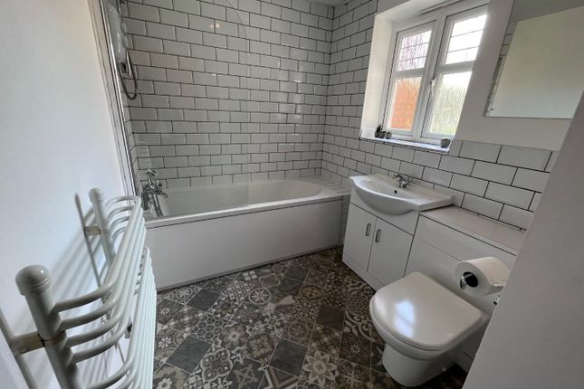 Apt 2, 50, Cardinal Close, Birmingham photo 3